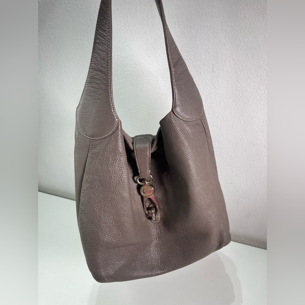 Dooney & Bourke Pebble Grain Hobo Shoulder Bag Leather Logo Lock Taupe Boho Chic